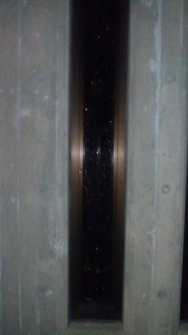 madeleintlSUR's tweet image. Magistrados sesionaban cuando fue atacado el TSJ, justo el salón queda en el área donde cayeron las 2 granadas fragmentarias q explotaron