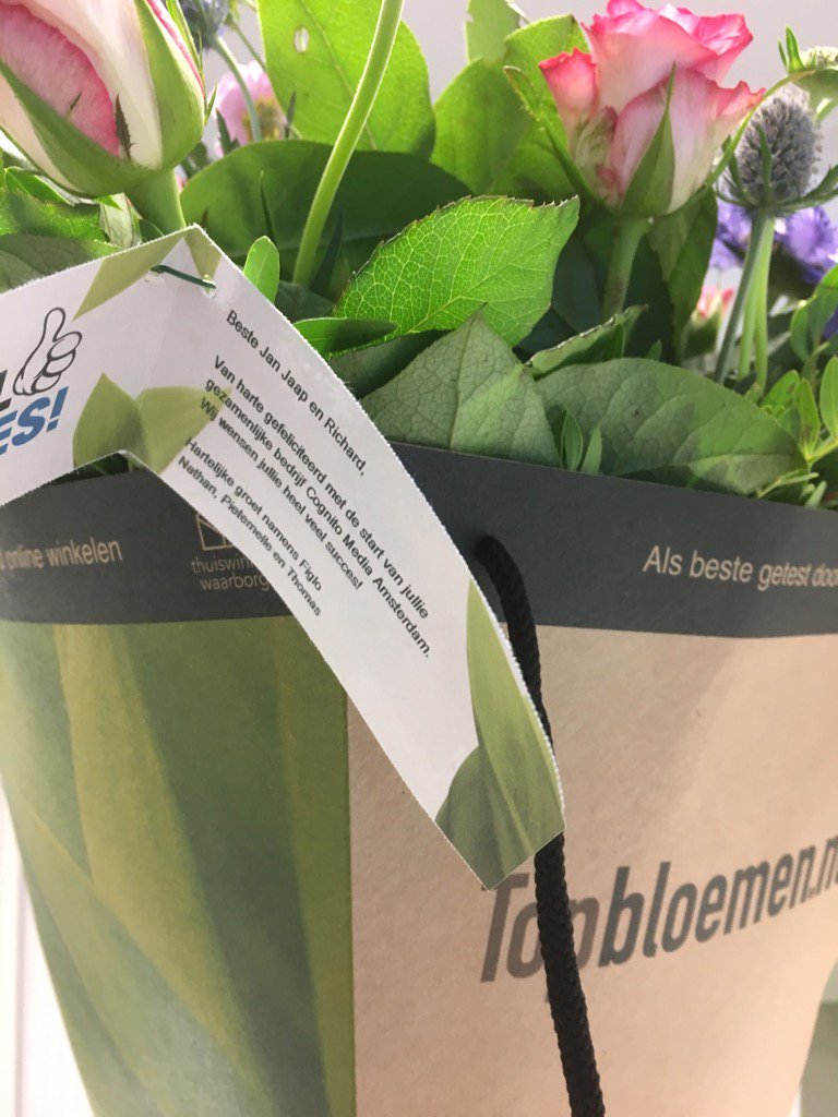 Leuk en zeer attent van de mensen van <a href="/figlo/">Vitec Figlo</a>! #bedankt! Bloemen voor @CognitoAMS #wievolgt :-) #financeisdifferent
