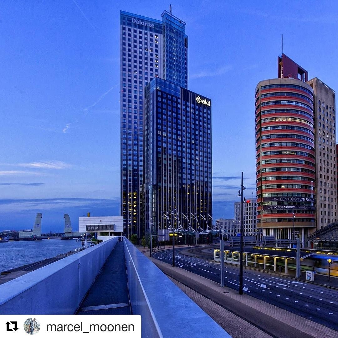Kop van Zuid

Foto: #marcel_moonen
.
.
.
#RotterdamZuid #KopvanZuid #ZieZuid #marcelmoonen