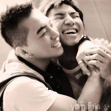frhjiyongie's tweet photo. "I spent these 10 years w/ BIGBANG, attending events together, that filled up my life, it feels like I won't be me if there's no BIGBANG." 💛 https://t.co/W0sMVw7Syz