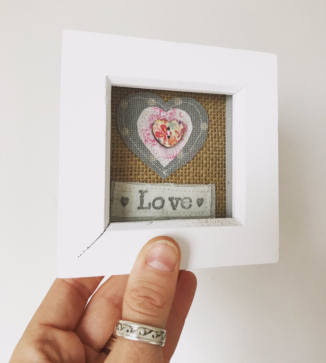 cocoa_marmalade's tweet image. Sometimes love is all you need ❤️

#love #loveisallyouneed #miniframe #loveframe #handmade #handmadewithlove #heart #calonb
