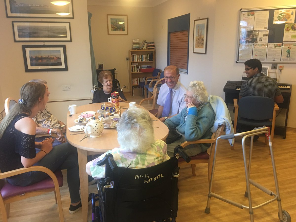 HIOWH_NHSFT's tweet image. Our patients at Gosport War Memorial Hospital today enjoyed their morning activities #BreakfastClub @AgeConcernHants