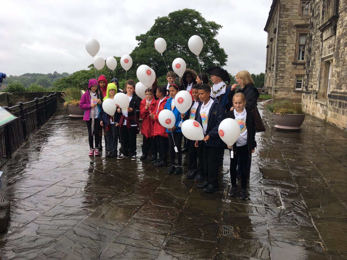 RiseParkSchool's tweet photo. @RiseParkSchool @HenryWhipple1  @TopVAcademy  @WestgladePS  @SouthgladePri  @robhoodschool  
@SheriffNottm Free to be me balloon launch https://t.co/SCwAUAxbFJ