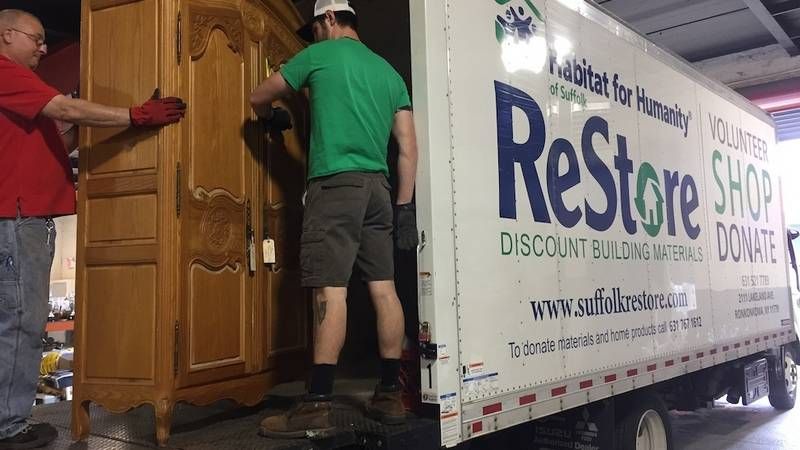 PhilipsMcCarty's tweet photo. Producers of canceled @ABCNetwork series do good: donate wardrobe and props https://t.co/OiMfQTRvCa #SocialGood #entertaininggood https://t.co/z0rR20LF3V