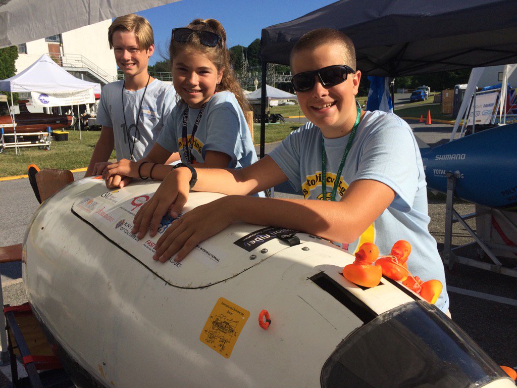 katwvincent's tweet photo. #earlybirdgetstheworm these KIDS are excited for a great #isrsubrace day #kidpoweredsubmarine #teamrubberduck https://t.co/TrcHVACOnW