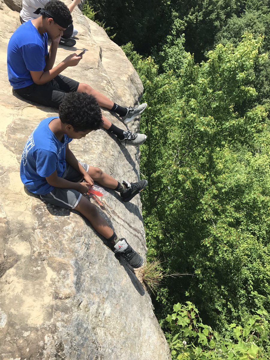 SheilaKPW's tweet photo. #naturalbridgeky #naturalbridge #hikeky #hikekentucky #ilovekentucky #kidsinthewoods #getoutside #kentucky https://t.co/B8FHMUQlux