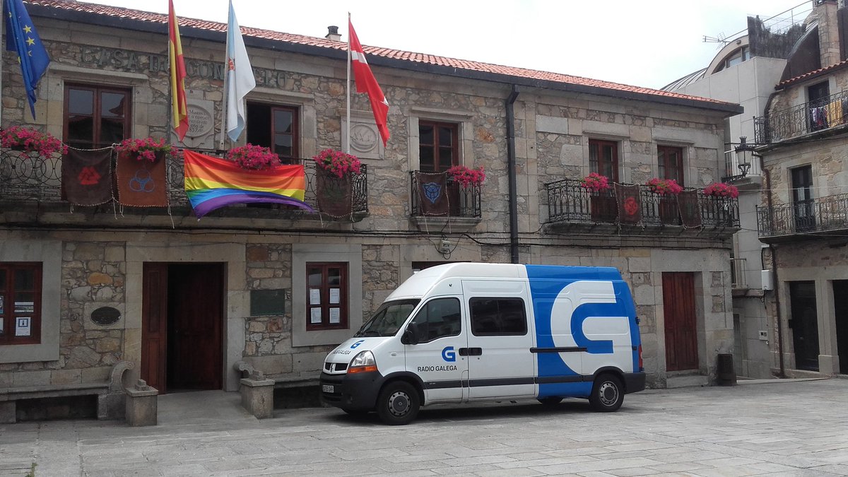 El programa <a href="/atarde/">A TARDE</a> de la <a href="/RadioGalega/">Radio Galega</a> emite desde el Ayuntamiento. De 16 a 19h podrás seguir las entrevistas de vecinos #aguarda #langosta