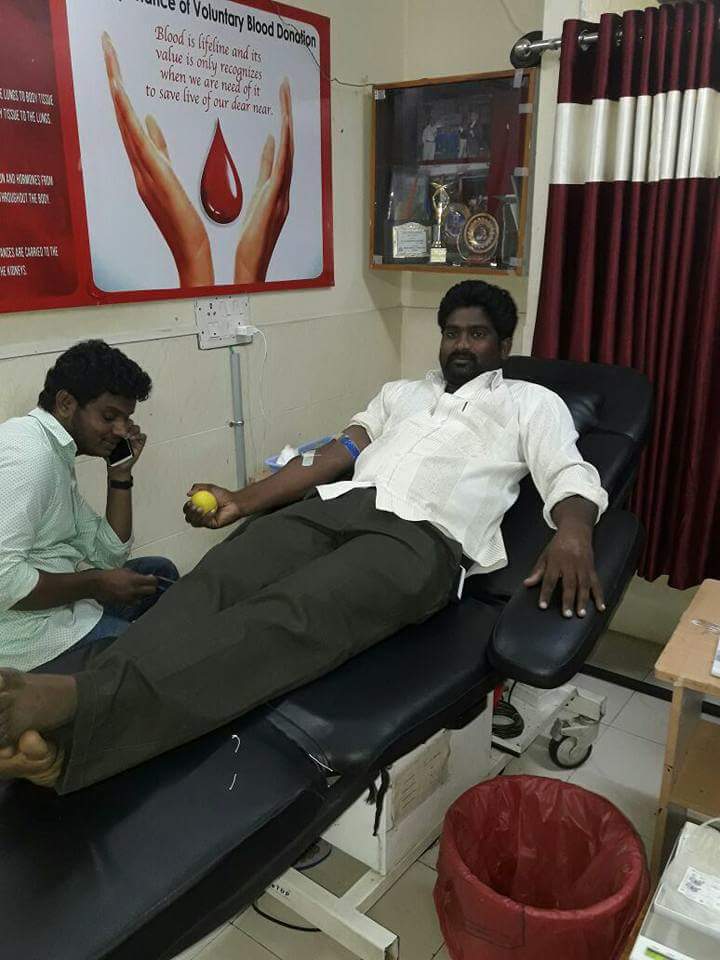 TeamPWA's tweet photo. #PWA అధ్వర్యంలో ఈ రోజు రాజమహేంద్రవరంలో సాయికుమార్ రెడ్డి & విజయకుమార్ రెడ్డి
KarunakarHospitalలో రక్తదానం చేయ్యడం జరిగింది
#PWATeam https://t.co/LJkirI3Dvc