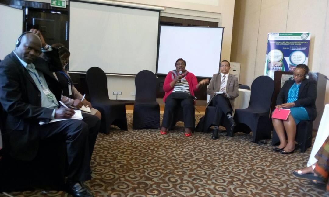 majguinee_ssr's tweet photo. Dialogue inter générationnel entre @YamAfrica et le staff @IPPFAR @idecide_uk  #YamForum17 @IPPFAR https://t.co/Vv1Q4xxuZx