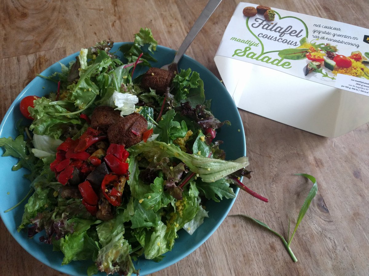 ilsjes's tweet photo. Een grasspriet in de salade komt wel heel dichtbij de mening die sommige mensen hebben over vegetarisch eten 😉 @JumboSupermarkt https://t.co/v88DS5Vf7h