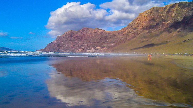 Streetrips's tweet photo. ¿#Vacaciones en #Lanzarote ? Aquí encontrarás las 30 mejores cosas que hacer y ver en la isla! https://t.co/qtKFOnm84O vía @viajeroerrante1 https://t.co/2O2y4h9N3d