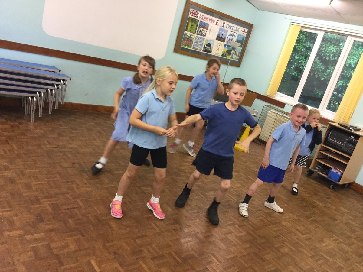 cheselbournevs's tweet photo. Mr Dailey visits us to deliver extra PE sessions - (Secret agent) this afternoon for all classes. @DASP_PE #fabsupport https://t.co/3dH8gRMwIH