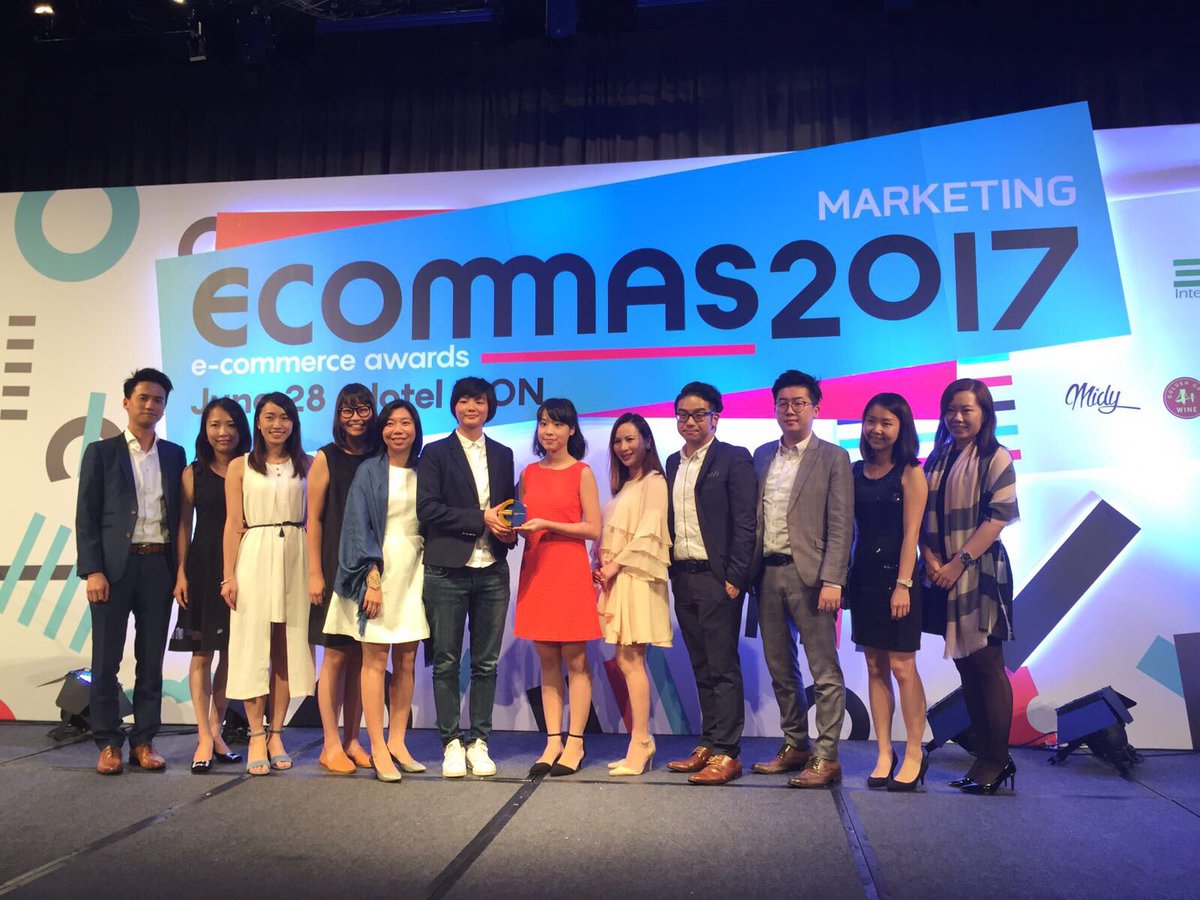 bludon's tweet photo. the best ecommerce marketplaces goes to #YahooStore ! Thanks for the tremendous effort from Yahoo shopping team! #ecommas #yahoostore https://t.co/m44moKnFEr