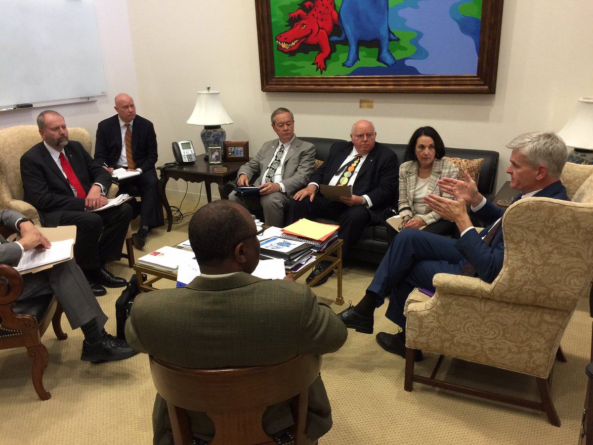 APApsychiatric's tweet image. Senate #HealthcareBill will have significant negative impacts on patients. We&apos;re on the Hill to speak with senators today. #docs4coverage