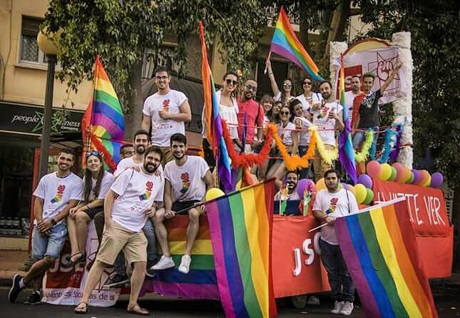 MiguelCompany's tweet photo. El presidente d @ForoFamiliaMur, @alfonsojgaldon, divulgando los peores artículos LGTBIfóbicos demuestra lo necesario q es el #Orgullo2017 https://t.co/1fLEoXcF6D