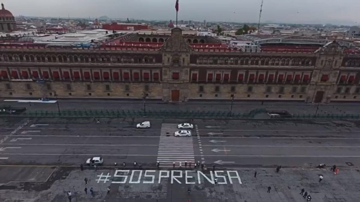 Así amaneció hoy Palacio Nacional #SOSPrensaMx