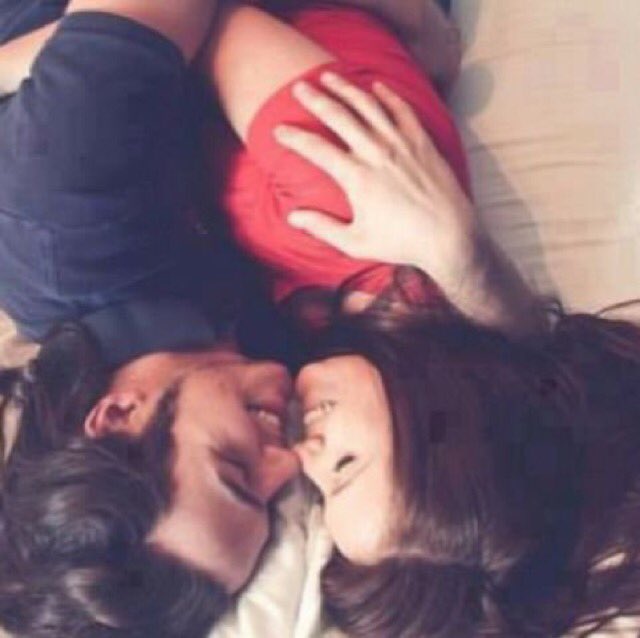 ودي  ألمك  وأنثرك   فوق  صدري
وأرجع بكل جنوني يالحب ألمك
.
واقول ياعمري وتقول أنتِ عمري
وأطيح من طولي عليك وأضمك.
غااده