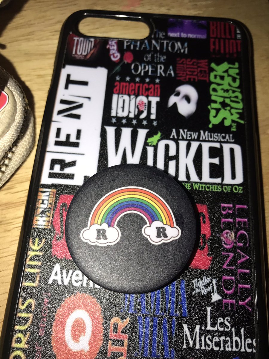 Got my popsocket through from <a href="/RoseEllenDix/">Rose Ellen Dix 🌹</a> and <a href="/RoxeteraRibbons/">SadThatRosieChangedHerName</a> today, I'm in looooove 😍 only took 2 days to get here too 😍