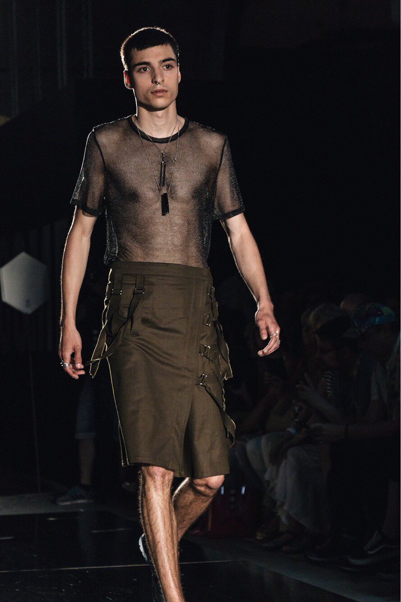 Morning at <a href="/080bcnfashion/">080barcelonafashion</a> 💥 Desfile de <a href="/colmillodemorsa/">Colmillo de Morsa</a> ➕ moda responsable con una colección que no entra en el juego de géneros.