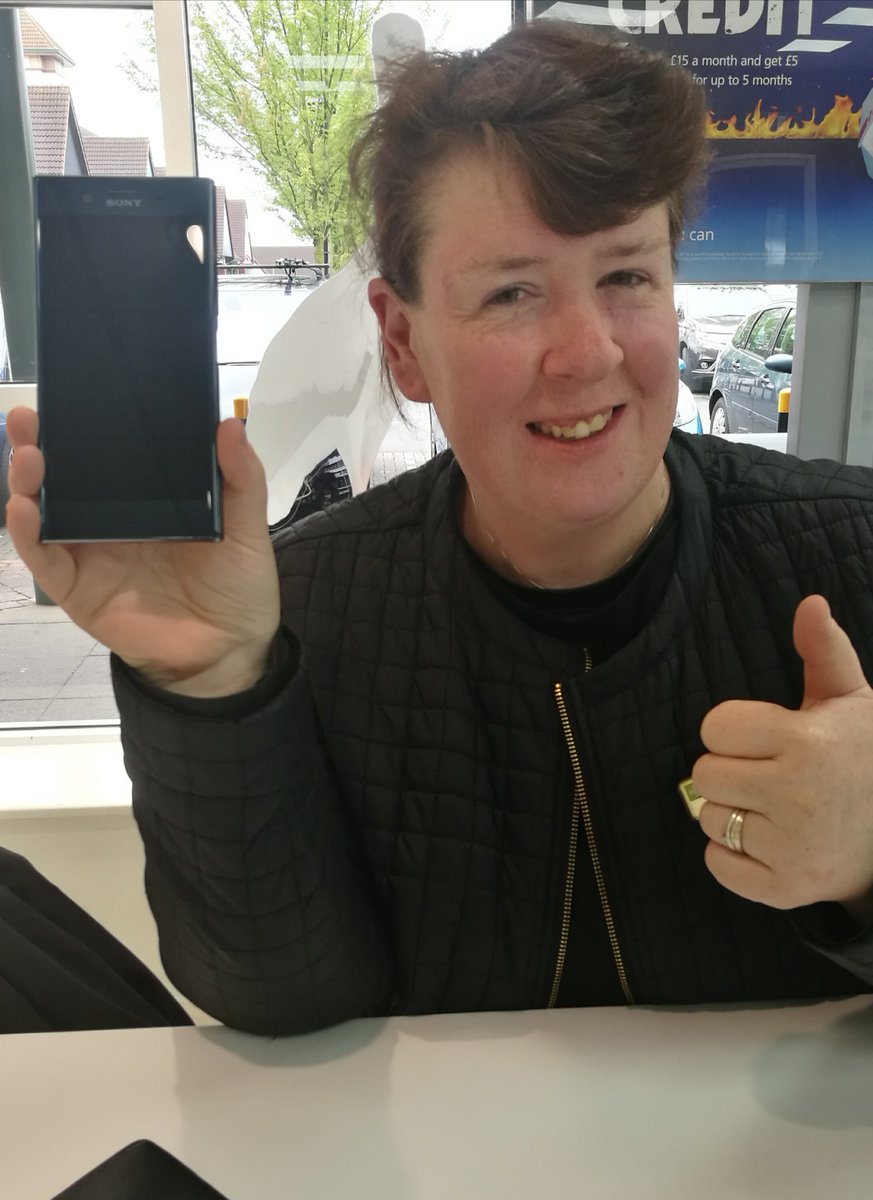 ThurmastonGuru's tweet image. One very happy customer walking away with her new Sony XZPremium! #O2Showcase #Sony @sonyxperia @SonyUK