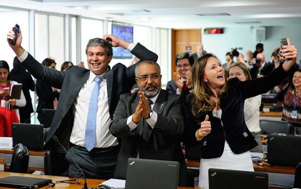 SindieletroMG's tweet image. Ao menos 29 senadores querem mudar Reforma Trabalhista goo.gl/MgEpwx