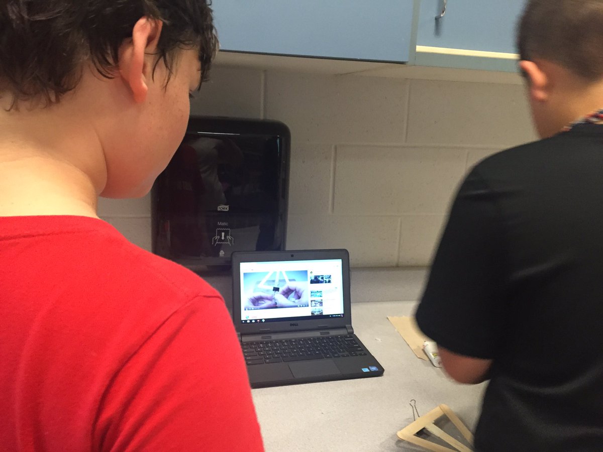 SDMS_Berlin's tweet photo. Ss using the EDP in the Invention Lab #summerlearning2017 #futureengineers https://t.co/xyGftb468y