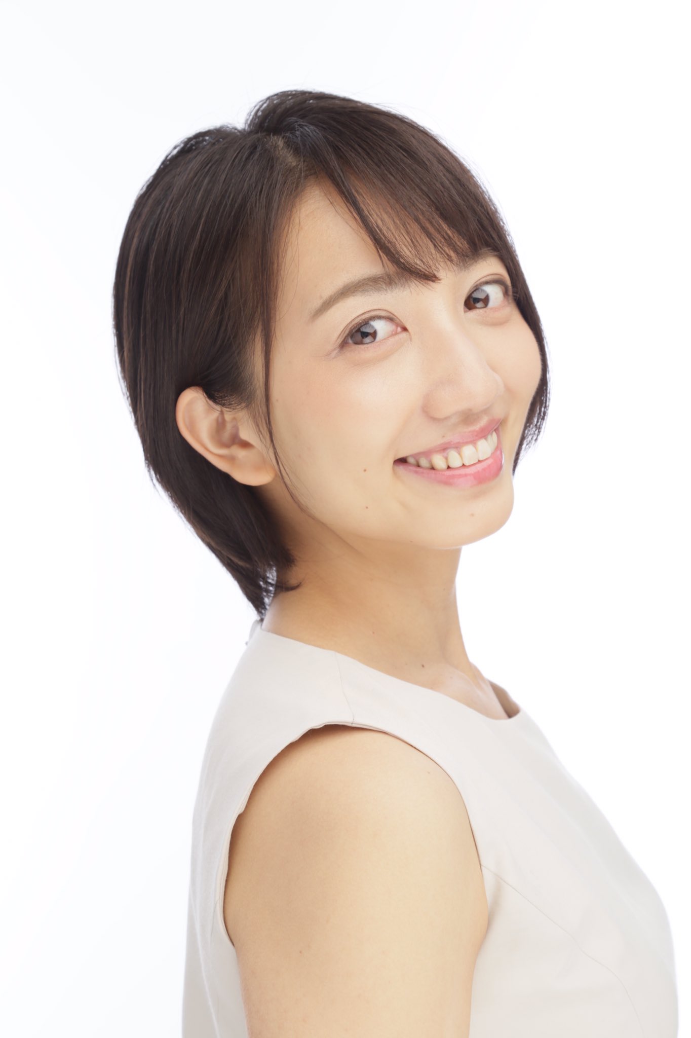中園彩香 ということで 髪型をショートにしました 人生初イメチェン 中園ビフォーアフター イメチェン ショートヘア 30cmカット 体重800g軽くなった ぞにーズ T Co I3t7i1chak Twitter