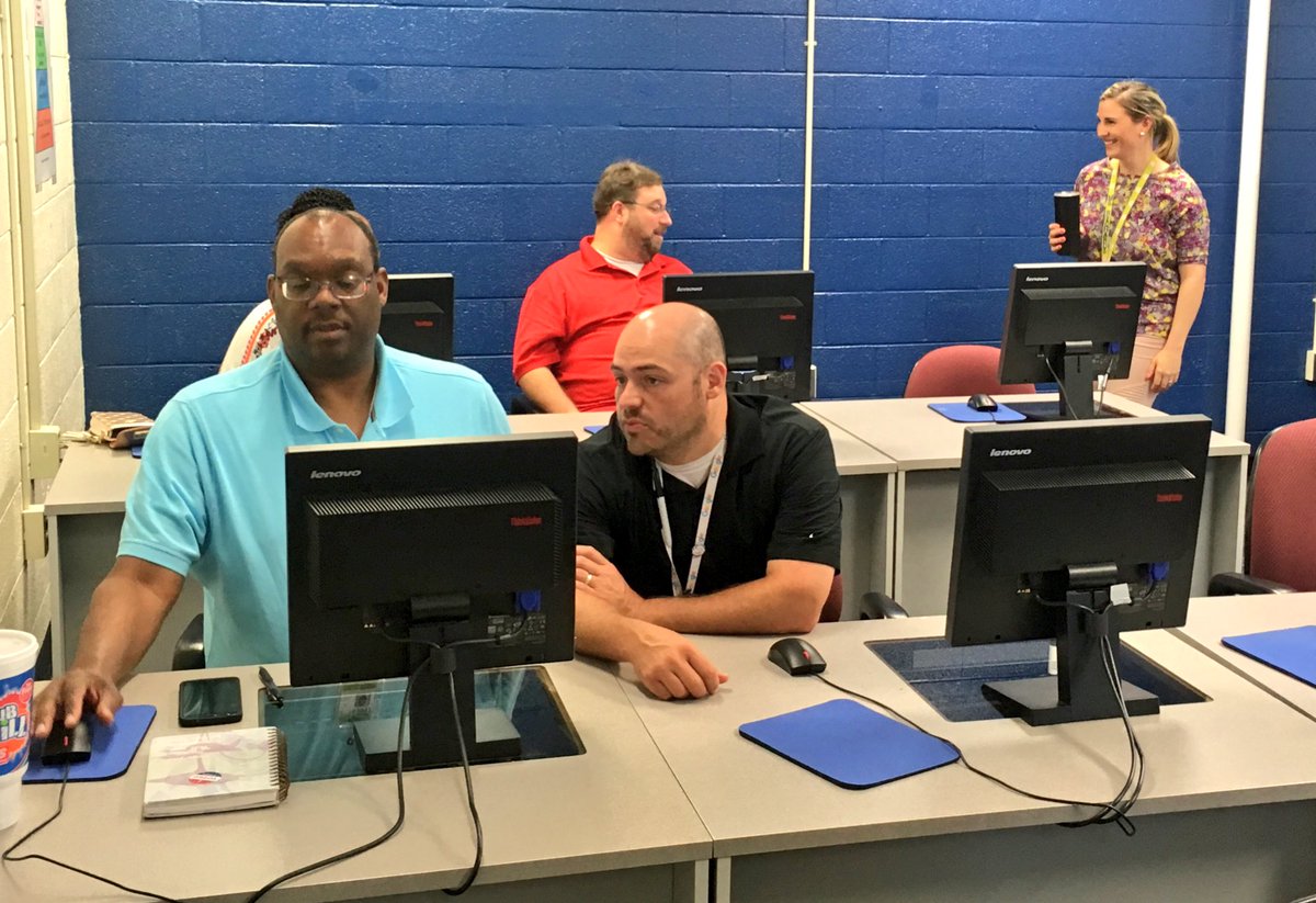 KMeyering's tweet photo. Administrator training! #fcsleadlearner w/@mrchuckelliott & @TechSavRichards #fcstweets https://t.co/w2uQqYQuen