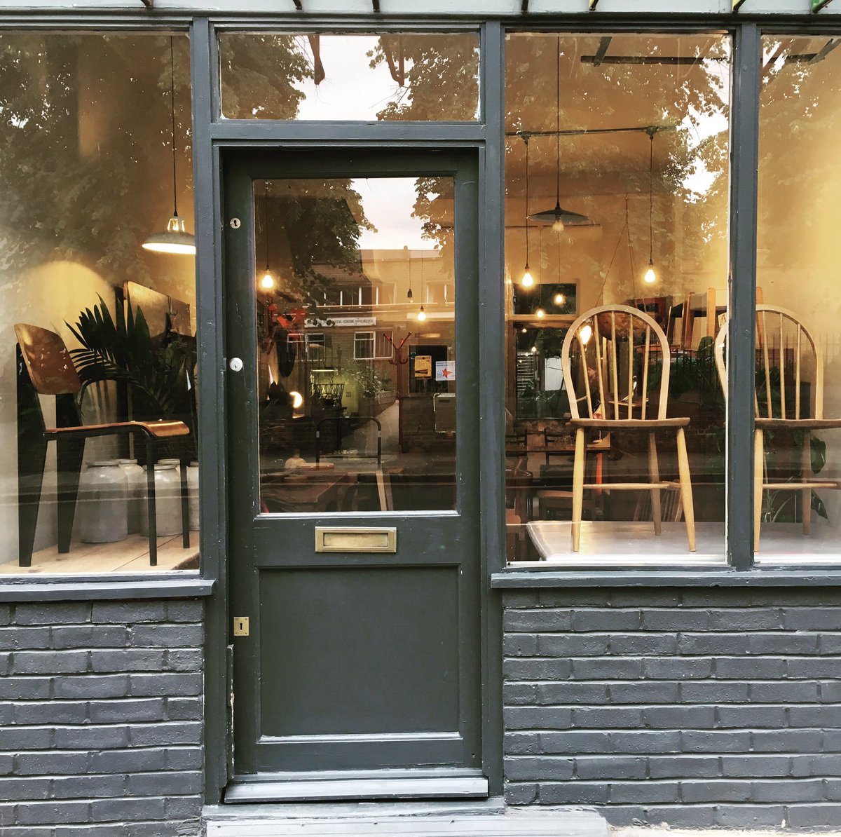 committee_taste's tweet photo. It's a shame, missing the #flyingleaps posters already, but time for fresh furniture selling #payday #N16 #stokenewington #ercol #prouvé https://t.co/RuqNyuAHPC