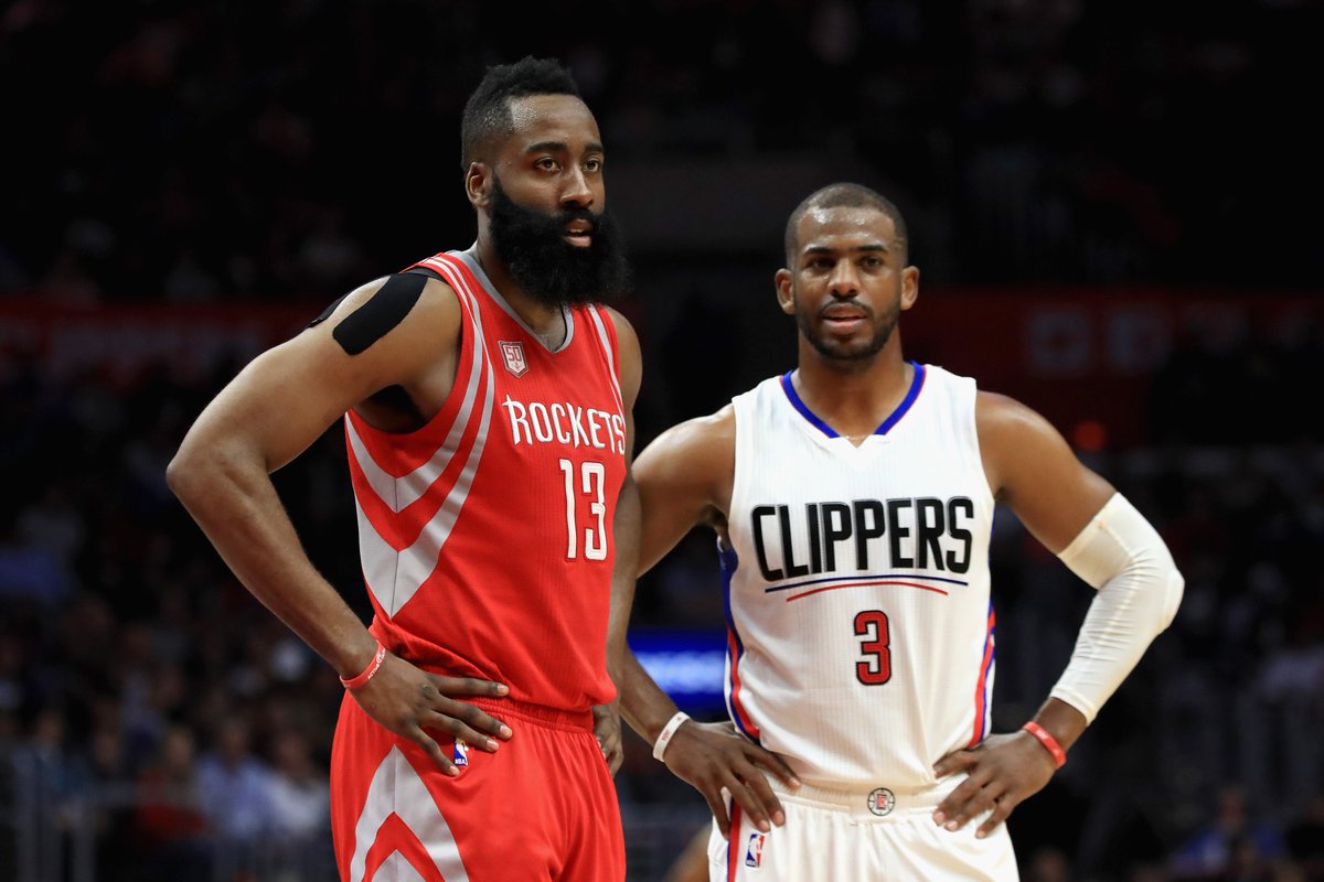 BleacherReport's tweet photo. Breaking: Clippers will trade CP3 to the Rockets once he opts into deal with Los Angeles, per @WojVerticalNBA https://t.co/ClMwjcykT9