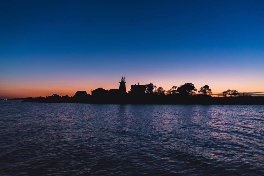 💡🏠
.
.
.
.
.
.
#tones #water #longislandsound #stratford #ct #scenesofct #scenesofnewengland #sonyalpha #sony #alp… ift.tt/2s34E3d