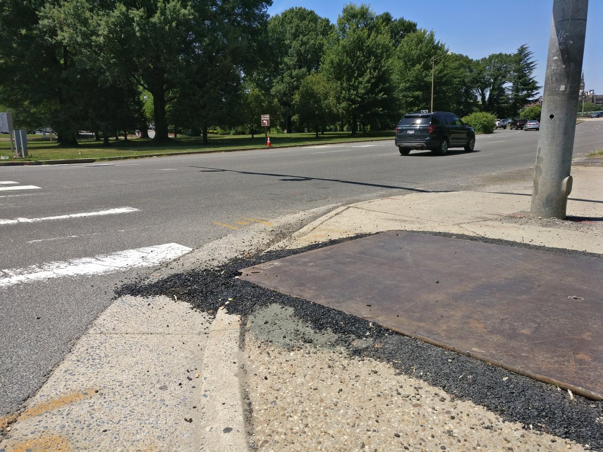 BikeGillian's tweet photo. This poor patch job is making the #IntersectionofDoom (Lee &amp; Lynn) worse. How can we get this fixed? @ArlingtonDES @VaDOTNOVA @arlparksrec https://t.co/z2DOZR0LqA