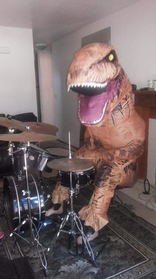 maxcrispy's tweet photo. @KevinKleinLIVE when I see @marteeeen &amp; @stephenperkins follow me I feel like a real drummer then #Trendasaurus comes over &amp; shows me Im not https://t.co/qXobXDziTB