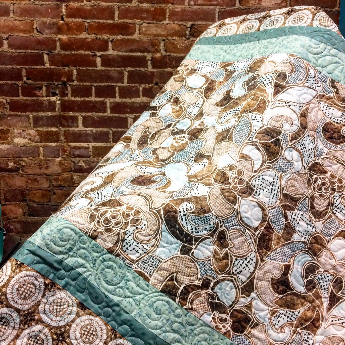 HeidiMarieMille's tweet photo. And it is raining again in central Wisconsin. It makes for a perfect day to stay inside and quilt!
#longarmquilting #customerquilt #mosinee https://t.co/CZCIl8sn0U