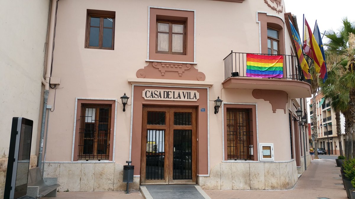 davidmuseros's tweet photo. Museros també celebra l'orgull! #Orgullo2017 #MuserosDivers https://t.co/RVoYrpZs4o