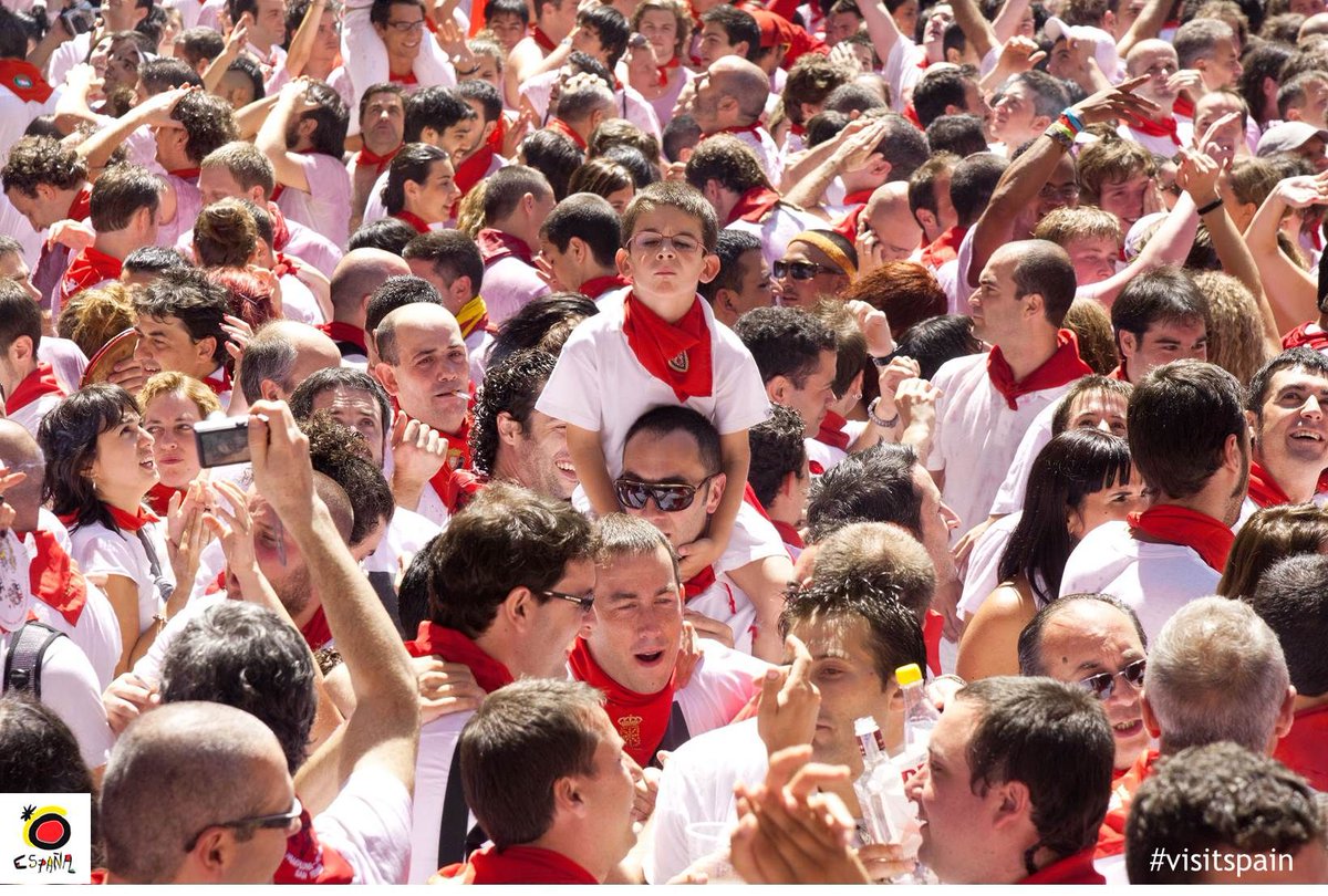 EspanaEnLatam's tweet photo. El 6 de julio un mar de pañuelos rojos dará la bienvenida a 9 días irrepetibles en #Pamplona. #SanFermin2017 #SF17 https://t.co/O2O9TrJMGf