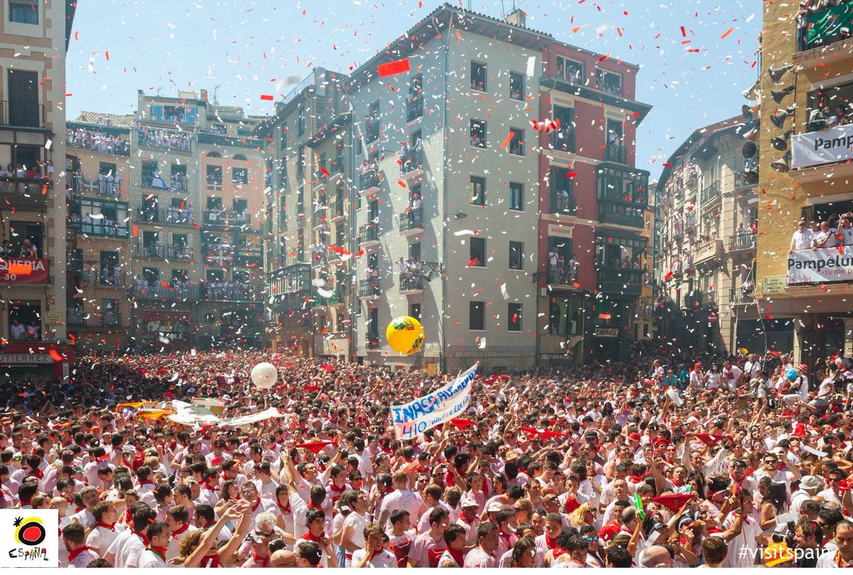 EspanaEnLatam's tweet photo. El 6 de julio un mar de pañuelos rojos dará la bienvenida a 9 días irrepetibles en #Pamplona. #SanFermin2017 #SF17 https://t.co/O2O9TrJMGf
