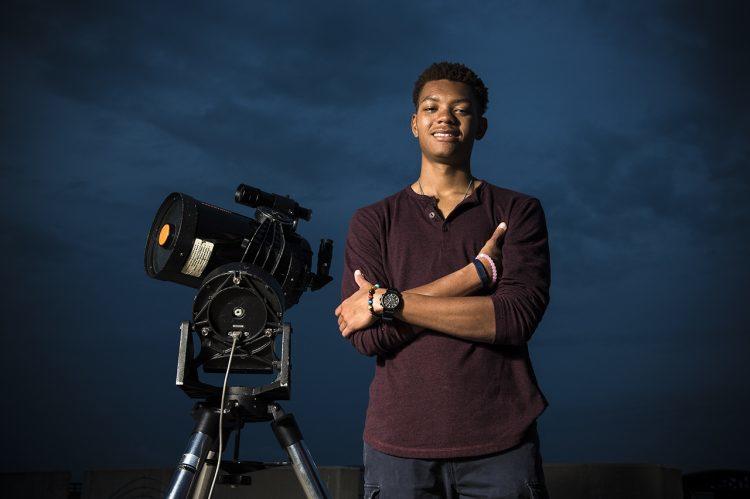 “My dream is to make something that leaves the surface of the earth and explores the stars.” today.cofc.edu/2017/06/16/ast…