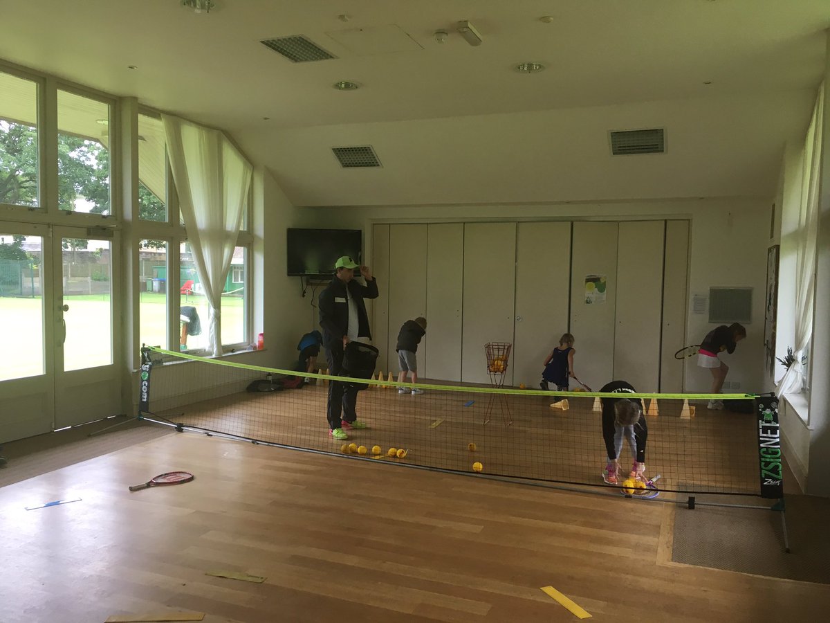 Rain hasn't stopped play for the junior U8's group at Bowdon LTC this evening #60minutemakeover #Wimbledon2017 🎾😀 <a href="/LTANorth/">LTA North</a> @LTACheshire