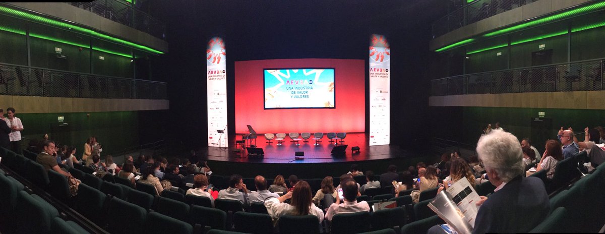 GreenKingdomEnt's tweet photo. Gran jornada en la II edición de AEVEA&amp;CO con los compañeros del mundo de los eventos en @TeatrosCanal #AEVEA2017 https://t.co/tROVu89qE8