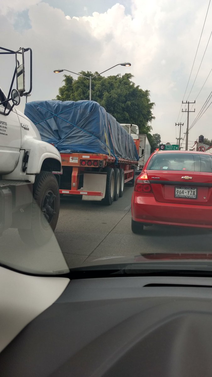 trafico889's tweet photo. Vía @SicaruNani 
Funcionando mal los semáforos en el cruce de Av. Torres y Av. Vallejo no tarda en hacerse un nudo https://t.co/igA6NWjGvy
