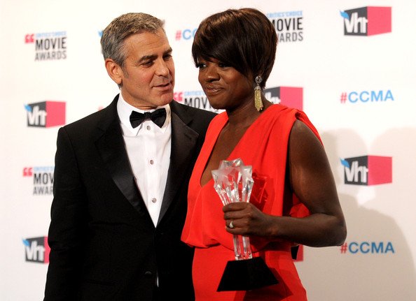 BestOfViolaD's tweet photo. Find someone who looks at you the way everyone looks at Viola Davis https://t.co/RonvFpaPjL