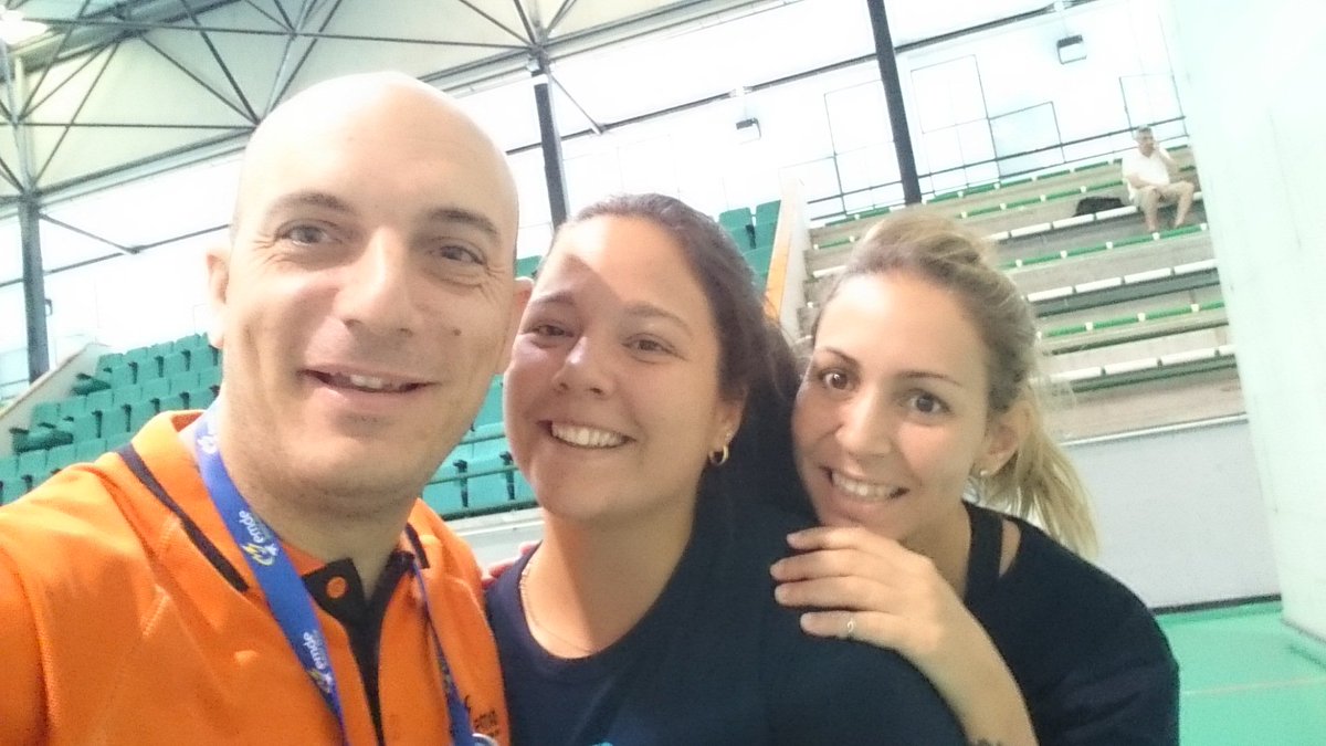 pdelcorral's tweet photo. #JuegosEMDE17 🇪🇸🏐 Acompañado de Daniela Lecuona y Adriana Méndez de @ClaretLasPalmas "B" , brillantes finalistas de la competición cadete. https://t.co/uS97K9wAZm