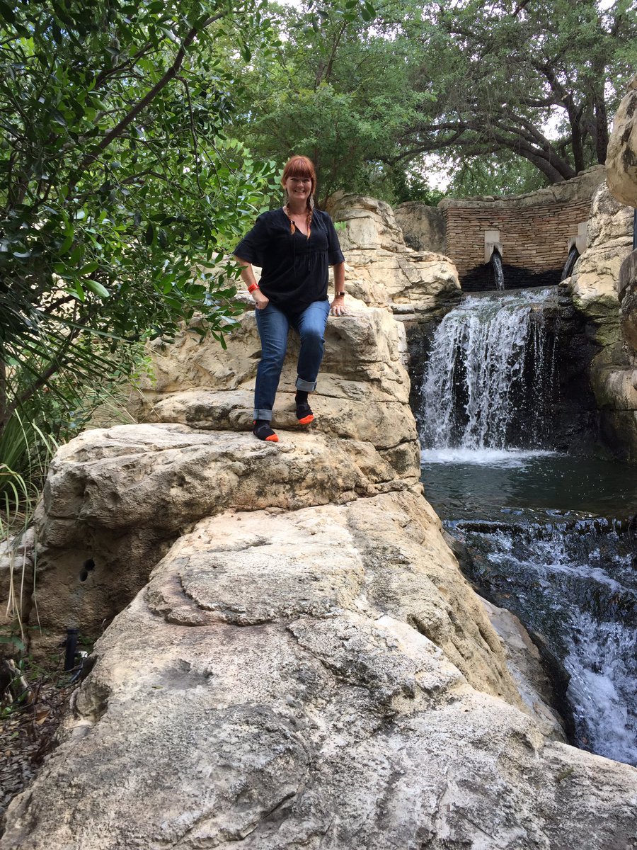 MrsNixonELA's tweet photo. Climbing to new heights in Hemisfair Park with @ruckuswireless! #EyesOnFuture #itse17 #TweetYourFeet https://t.co/36yWxScgEl