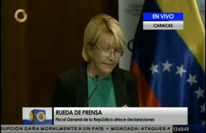 MCandanga1's tweet photo. Fiscal Luisa Ortega Díaz Titubeando y pensando como leer el guion que le redacta el esposo. debe tomar agua y tragar grueso ante las camaras https://t.co/l6dZ5yr5zD