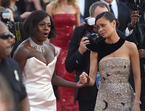 BestOfViolaD's tweet photo. Find someone who looks at you the way everyone looks at Viola Davis https://t.co/RonvFpaPjL