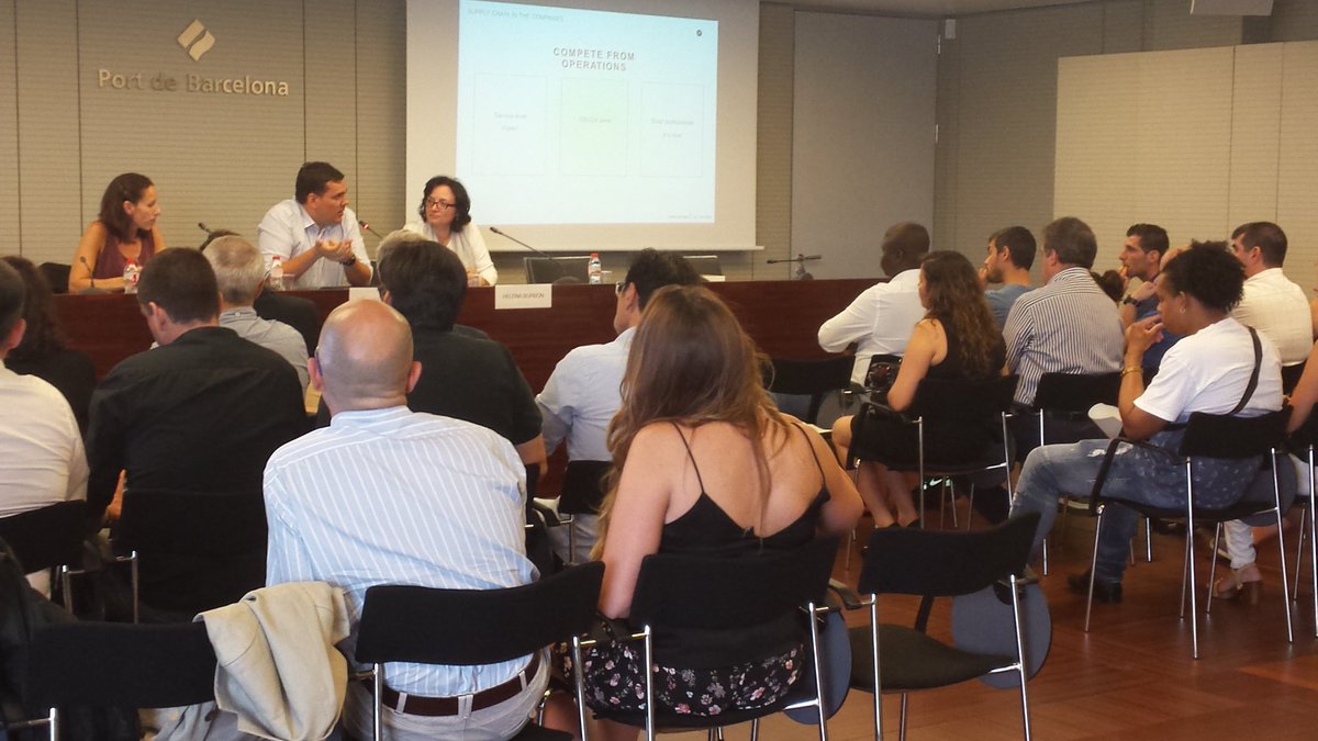 GrupCARES's tweet photo. Lliurament de Diplomes a la 1a Prom.  Certificat de Professionalitat en Activitats Aux.  de Magatzem @FundacionICIL @iftem @portdebarcelona https://t.co/1pmCS47dB3