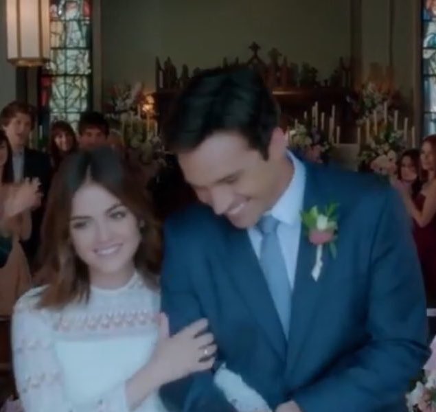 mariia_aroca's tweet image. Ezra and Aria Mr. and Mrs. Fitz 
Because it is the best ship of pll and they deserved that end #EzriaWedding ❤❤