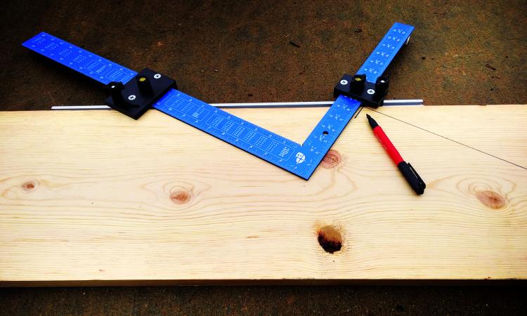 ProRemodelMag's tweet photo. According to remodeler @ChipKiper, every framing carpenter needs one of these stair gauges. https://t.co/QAqkzzk3oV #ProsPick https://t.co/sV2vB7E83v