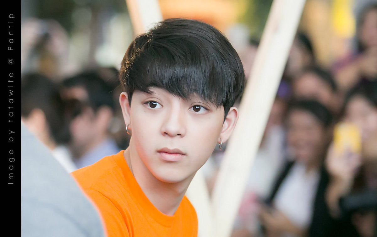 KarlTatawife's tweet photo. เอาจริงๆ เลยนะ (อีกรอบ) .. คือจำชื่องานไม่ได้ และขี้เกียจไปค้น 555 เอาเป็นว่า เอารูปไปเลยละกัน ไม่ต้องพูดมาก #2Moonstheseries #ก็อตบาส https://t.co/WJ783eE5Ru